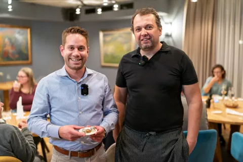 Predstavitev sori&scaron;kega sira: Maks Pogačnik (hi&scaron;e čokolade Molinet) in Primož Pintar (Tolc) / Foto: Simon Benedičič