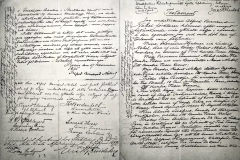 Zadnja različica oporoke Alfreda Nobela z dne 25. 11. 1895. V njej je večino svojega premoženja namenil za po njem imenovane nagrade. / Foto: Wikipedija