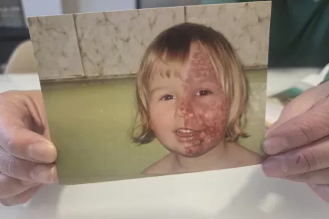 Taja se je rodila z ognjenim znamenjem. Fotografija je iz njenih otro&scaron;kih let. / Foto: Maja Bertoncelj