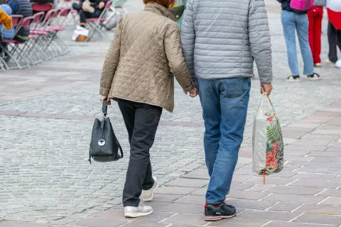 Simbolična fotografija upokojenci in starej&scaron;i / Foto: Nik Bertoncelj