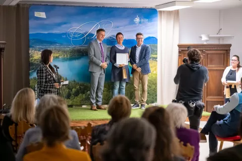 Krepijo identiteto kraja