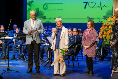 Sedemdeset let skrbi za paciente