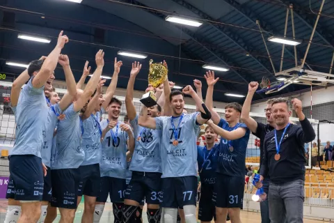 Mo&scaron;ka ekipa s pokalom za tretje mesto / Foto: Jan Ur&scaron;ič