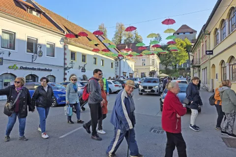Pre&scaron;ernova ulica med svojim vijuganjem prečka tudi Glavni trg. / Foto: &Scaron;pela &Scaron;imenc