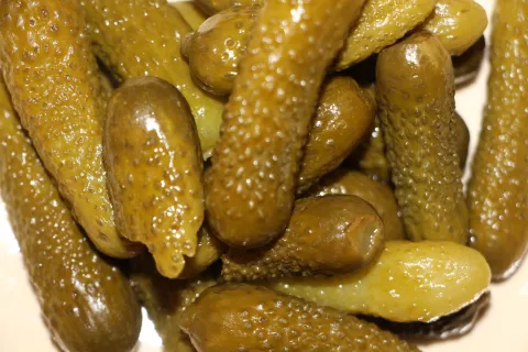 In&scaron;pektorji so v indijski po&scaron;iljki kumaric odkrili paracetamol, ki ga v zdravstvu uporabljajo za laj&scaron;anje bolečin in zniževanje temperature. Slika je simbolična. / Foto: Cveto Zaplotnik