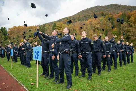 Slovesna zaprisega &scaron;tudentov Vi&scaron;je policijske &scaron;ole v Tacnu / Foto: Primož Pičulin