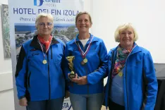 Pokala in medalj za ekipno zmago so se razveselile kamniške upokojenke. / Foto: Vilma Stanovnik