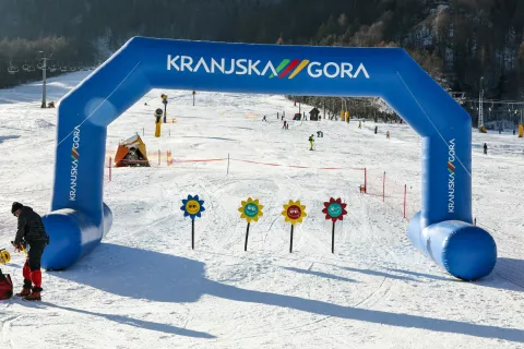 Ski opening Kranjska GoraVikend snežnih radosti poln aktivnih doživetij, vrhunske smučarske opreme, glasbe in zabave, obdan z zimskim vzdu&scaron;jem v čudoviti naravi Kranjska Gora smuči&scaron;če smučanje / Foto: Tina Dokl