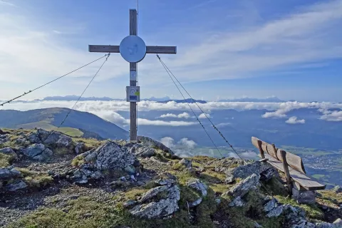 Z Rindernocka se na&scaron;i hribi pokažejo kot na dlani. Ja, Kr&scaron;ke Alpe res niso daleč. / Foto: Jelena Justin