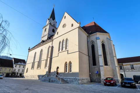 Znova o obdavčitvi cerkva