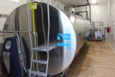 Cisterna za surovo mleko / Foto: Cveto Zaplotnik