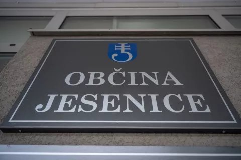 Občinska seja občina Jesenice 24.9.202521. redna seja občinskega sveta in "prostest" krajani Blejska Dobrava zaradi radar omejitev 30 km/hsimbolična fotografij občinska stavba občina Jesenice / Foto: Nik Bertoncelj