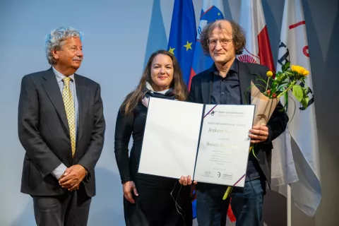 Podelitev Jenkove nagrade 2025 Branetu Senegačniku za pesni&scaron;ko zbirko Prosojnosti / Foto: Primož Pičulin