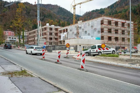 Novembra skozi Jesenice znova po enem pasu