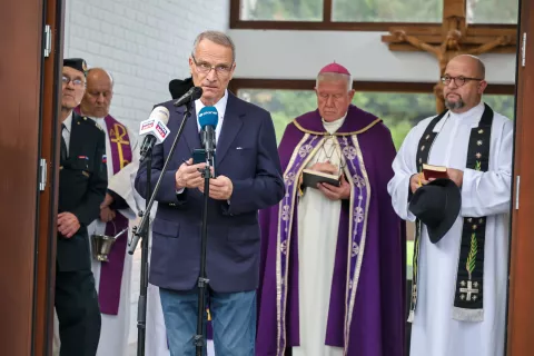 žalna slovesnost komemoracija v spomin žrtvam povojnih pobojev na Škofjeloškem Liturgični obred je vodil upokojeni beograjski nadškof msgr. Stanislav Hočevar pokopališče Lipica pri Škofja Loka na fotografiji dr. Matija Ogrin predsednik Nove Slovenske zaveze / Foto: Tina Dokl