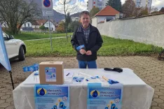 Prostovoljec na akciji v Škofji Loki je bil tudi tajnik Župnijske Karitas Škofja Loka Milan Mur. / Foto: Fb Akcije Manj Svečk Za Manj Grobov