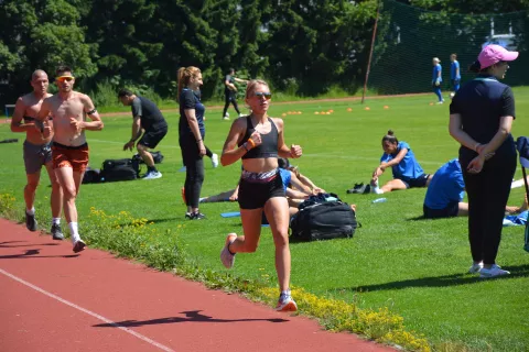 Nina Gubanc trenira v tekaški skupini Romana Kejžarja. / Foto: Maja Bertoncelj