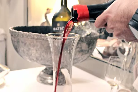 Pravijo, da je martinovo tudi praznik rodovitne jeseni; poseben poklon vinu, ko se mošt spremeni v vino. / Foto: 