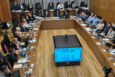 Jutri znova o proračunih