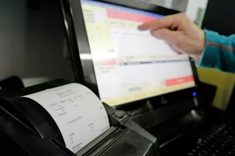 Čez dobri dve leti bo med podjetji obvezna izmenjava e-računov. Slika je simbolična. / Foto: Arhiv Gg