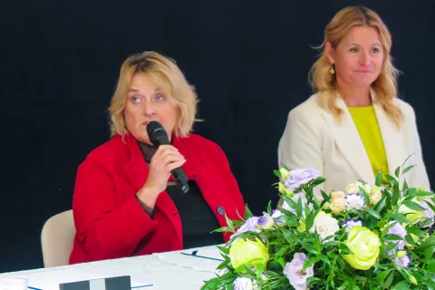 podpis pogodbe za nov zdravstveni dom Domžale, županja Občine Lukovica mag. Olga Vrankar, mag. Renata Kosec (županja Občine Domžale) / Foto: Nika Topori&scaron;