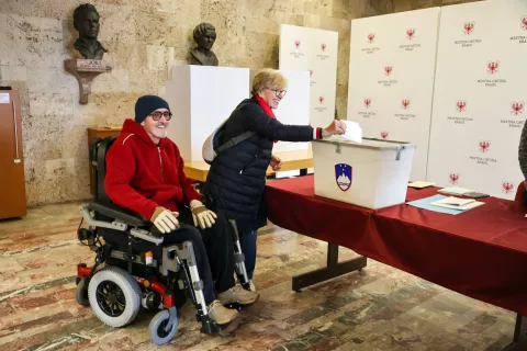 predčasno glasovanje referendum zakon o prostovoljnem končanju življenja drugi letos 2025 / Foto: Tina Dokl