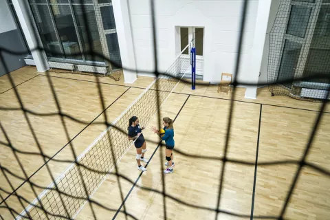 športna vzgoja, telovadba učenci dijaki gimnazija Kranj / Foto: Tina Dokl