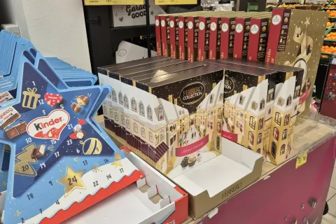 Adventni koledarji, prazniki / Foto: Simon &Scaron;ubic