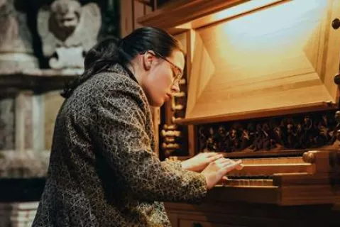 Orgle opoldne to soboto