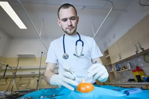 Na urgenco, še prej pa v Kenijo