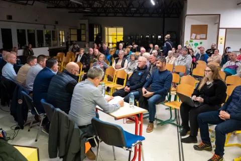 Pogovorni večer za&scaron;čitni ukrepi in pričetek del na zemeljskih plazovih v zaledju Koro&scaron;ke Bele / Foto: Nik Bertoncelj