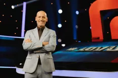 Med tekmovalci in lovci bo spretno krmaril Peter Poles. / Foto: Arhiv Pop Tv