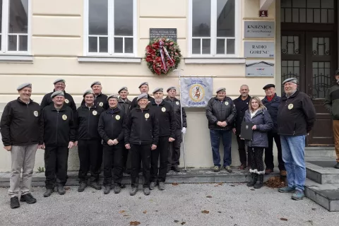 Za dostojnej&scaron;i spomenik