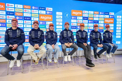 novinarska reprezentanca Biatlon z leve Janez Marič Glavni trener, Lovro Planko SK Ihan, Polona Klemenčič TSK Triglav Kranj, Jakov Fak &Scaron;D Pokljuka, Anamarija Lampič TSK Triglav Kranj, Miha Dovžan &Scaron;D Gorje, Lena Repinc SD Bohinj / Foto: Tina Dokl