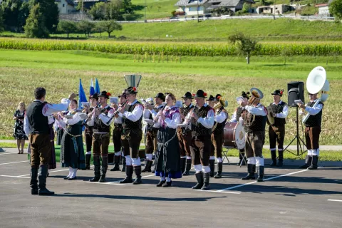 Odprtje parkiri&scaron;če Gorje pri pokopali&scaron;čunastopa Godba Gorje / Foto: Nik Bertoncelj