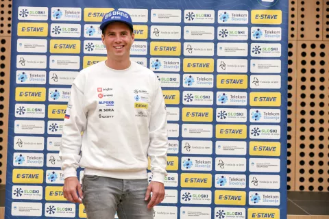 SZS Smučarska zveza Slovenije predstavitev reprezentanc reprezentanca pred sezono tekem FIS in IBU svetovnega pokala sezona 2025/2026 na fotografiji deskanje na snegu Žan Košir / Foto: Tina Dokl