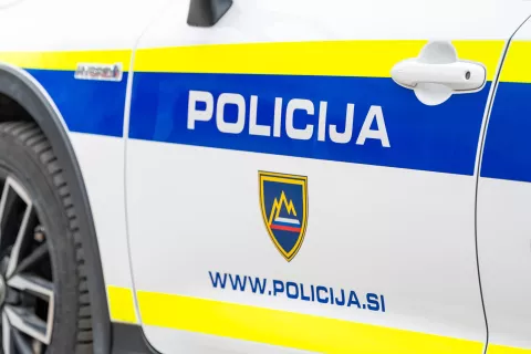 Simbolična fotografija policijski avto Slovenska policija / Foto: Nik Bertoncelj