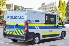 policijski kombi marica policija simbolična / Foto: Tina Dokl