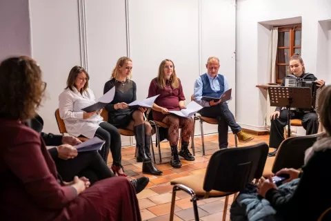 Akordi poezije kot uvod v praznik