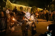 Parkeljni strašili staro in mlado