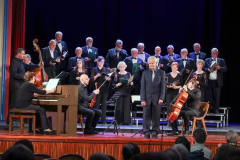 jubilejni koncert KD Kropa Mešani zbor Koledva vodenje Egi Gašperšič glasbeniki Jožica Potočnik, Nejc Mikolič, Andi Pogačnik, Tomaž Štular / Foto: Tina Dokl