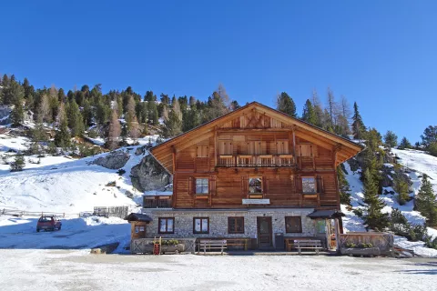 Koča Vallandro, kjer imajo odličen štrudelj. / Foto: Jelena Justin