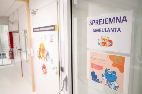 Strožja obravnava kršitev bolniške odsotnosti