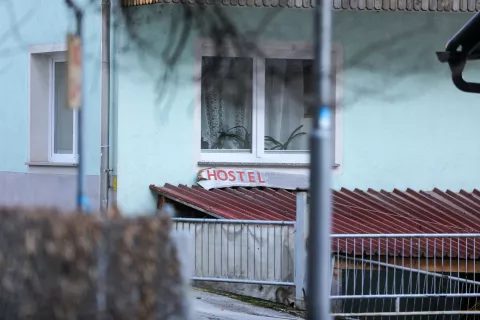 Diskriminacija temnopolte turistke v hostlu