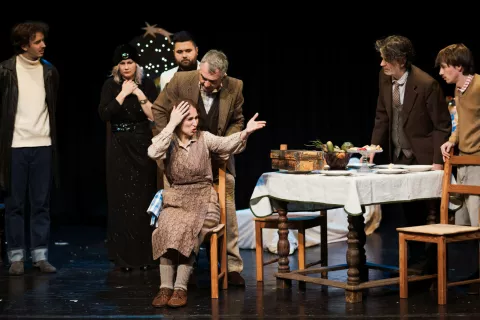 Božič s štirinajstčlanskim igralskim ansamblom Loškega odra / Foto: Aljaž Hafner
