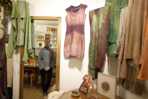 Izložbe domišljije, prodajne razstave umetnikov in rokodelcev. Škofja Loka, 3. 12. 2025 / Foto: Matic Zorman