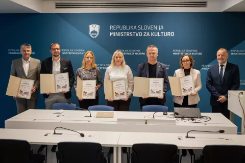 Tudi Komenda branju prijazna