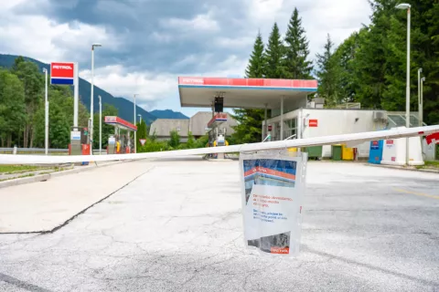 Poskušala vlomiti v bencinski servis