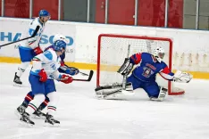 Mladi risi so odpor italijanske reprezentance (od tam tudi fotografija) strli &scaron;ele po streljanju kazenskih strelov, Francoze in Madžare pa so odpravili že po rednem delu. / Foto: Gorazd Kavčič / Foto: 