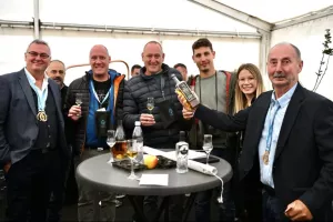 Prvak 3. Mednarodnega festivala žganih pijač &raquo;Slovenija 2025&laquo; je 73-letni Danilo &Scaron;kero iz Bosne in Hercegovine. / Foto: Foto: Arhiv Festivala (proflipp)